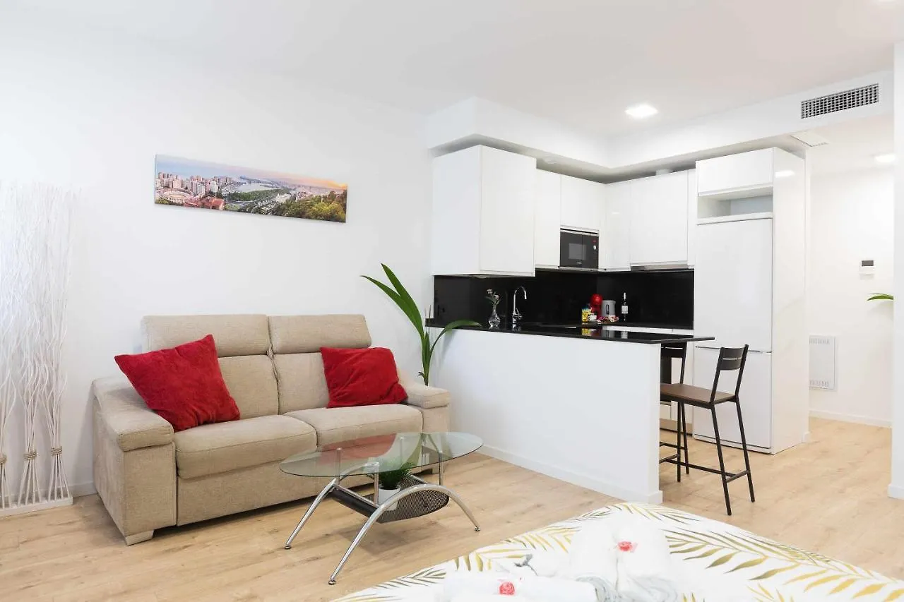 Cosmopolitan Loft & Malaga Beach Apartment
