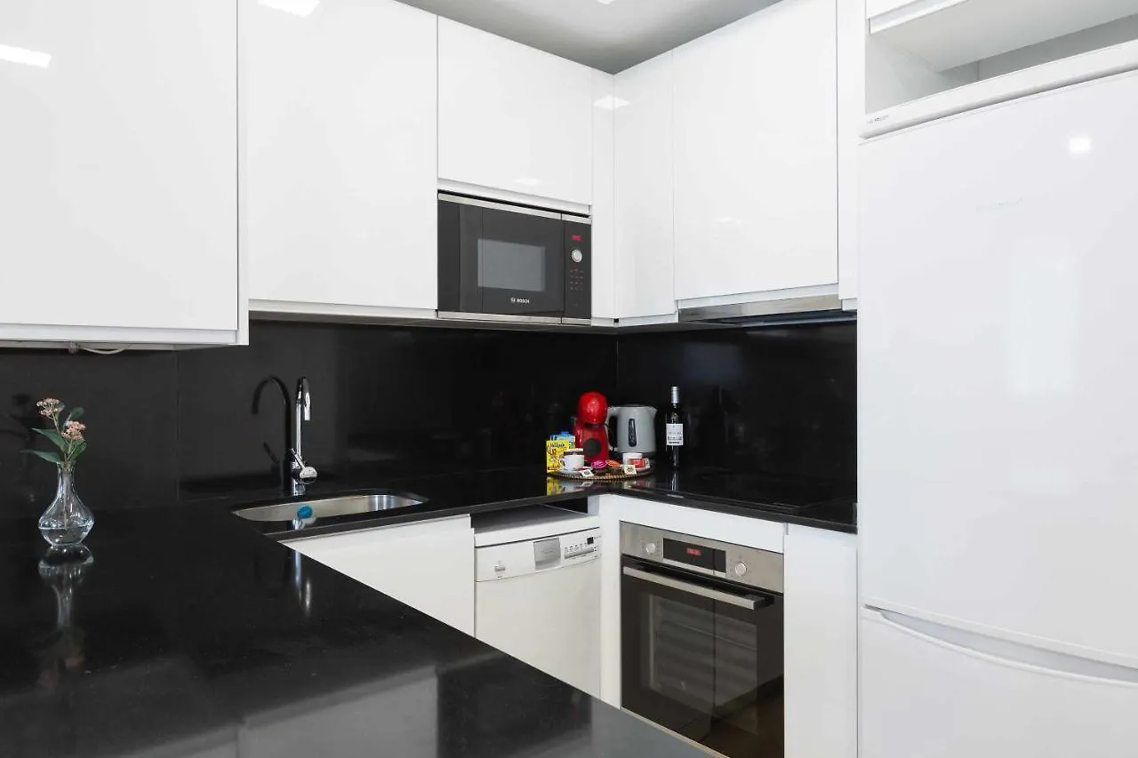 Cosmopolitan Loft & Malaga Beach 0*,