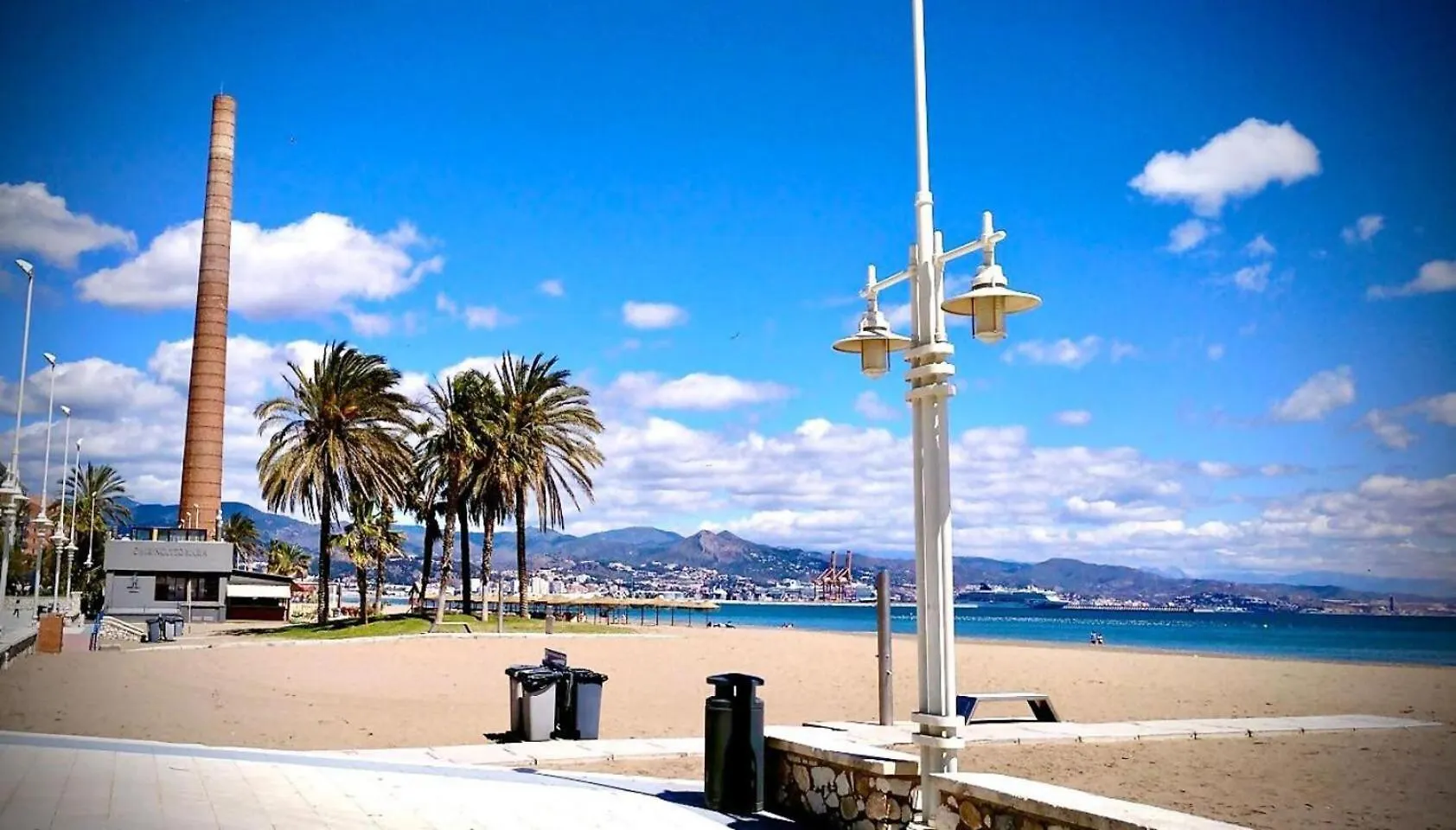 Cosmopolitan Loft & Malaga Beach location